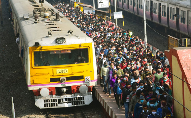 Covid Curbs Take A Back Seat In Crowded Trains Of West Bengal