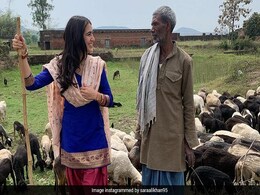 PHOTOS: बकरी चराते और ट्रैक्टर पर आराम फरमाते नजर आईं सारा अली खान, फैन ने कहा- हमारी देसी क्वीन PHOTOS: बकरी चराते और ट्रैक्टर पर आराम फरमाते नजर आईं सारा अली खान, फैन ने कहा- हमारी देसी क्वीन