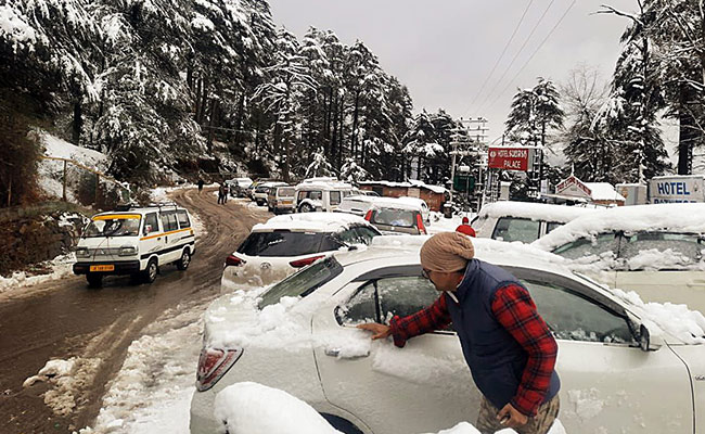 Kashmir Witnesses Record Low Temperatures, Srinagar At Minus 3.6 Degrees