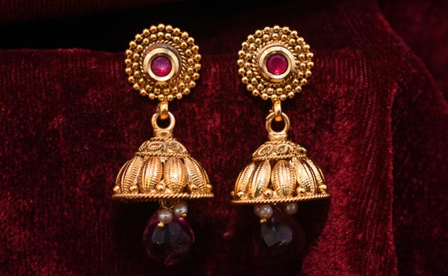 Dazzle In Style With These Jhumka Earrings For Women