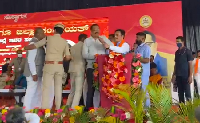 Karnataka Minister, Congress MP Clash In Chief Minister's Presence