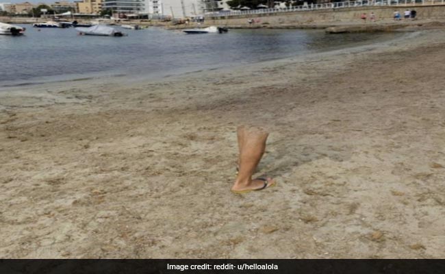 गूगल मैप ने समुद्र के किनारे कैप्चर की अनोखी तस्वीर, शरीर के बिना टहलती दिखी इंसान की टांग