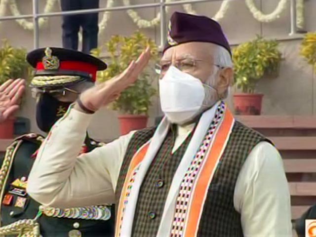 PM Modi Pays Homage At War Memorial On Republic Day