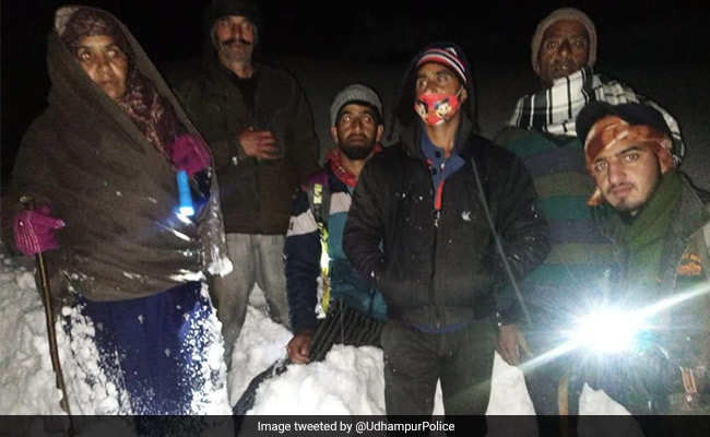 6 Trapped After Heavy Snowfall In J&K's Udhampur Rescued By Police
