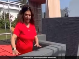 Hrithik Roshan Got It From His Mama. At 68, Pinkie Roshan's Workouts Are Deadly Hrithik Roshan Got It From His Mama. At 68, Pinkie Roshan's Workouts Are Deadly