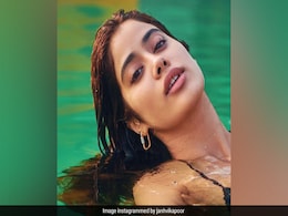 पूल में ग्लैमरस अवतार में नजर आईं Janhvi Kapoor, फैंस बोले- बस इसी का इंतजार था पूल में ग्लैमरस अवतार में नजर आईं Janhvi Kapoor, फैंस बोले- बस इसी का इंतजार था