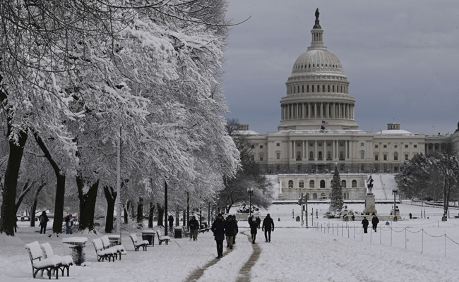 Snow Storm Batters US, Further Snarling Transport After Holiday Chaos