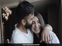 दिल्ली आते ही Virat और Anushka ने लिए स्ट्रीट फूड के मजे, Share की Photos दिल्ली आते ही Virat और Anushka ने लिए स्ट्रीट फूड के मजे, Share की Photos
