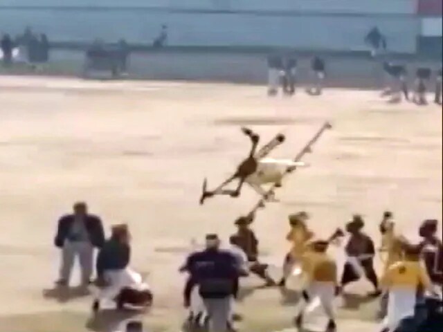 मध्य प्रदेश में गणतंत्र दिवस समारोह में नर्तकों पर जा गिरा ड्रोन