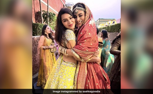 "Happiness And Love" From Aashka Goradia To "Monobinaaa" Mouni Roy