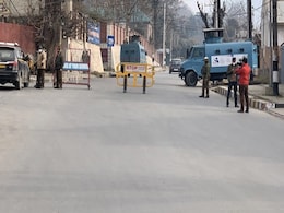 J&K Police Lift Ex-Chief Ministers' House Arrest Over Assembly Seats Row J&K Police Lift Ex-Chief Ministers' House Arrest Over Assembly Seats Row