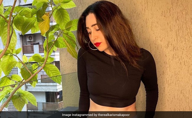 Karisma Kapoor Shows Off Her Abs, Malaika Arora's Reaction Is All Of Us