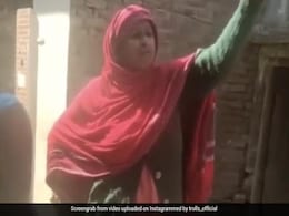 Vaccine लगवाने के लिए बच्चों को अजीब तरीके से बुलाती इस महिला का अंदाज़ देख नहीं रुकेगी हंसी Vaccine लगवाने के लिए बच्चों को अजीब तरीके से बुलाती इस महिला का अंदाज़ देख नहीं रुकेगी हंसी