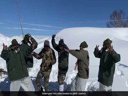 Watch: BSF Soldiers Dance And Celebrate Bihu At Freezing Temperatures In Kashmir Watch: BSF Soldiers Dance And Celebrate Bihu At Freezing Temperatures In Kashmir