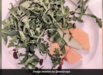Wedding Guest Served Only Greens And Fruit For Vegan Meal; Internet Is Disappointed