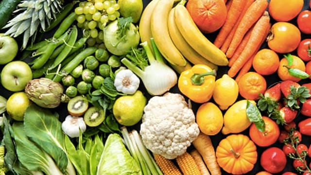 Vegetables carry a good amount of dietary fibre that improves the digestive health
