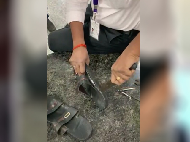 दुबई से चप्पलों में छिपाकर ला रहा था सोने के सिक्के, धरा गया