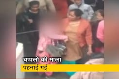 दिल्ली : महिला के साथ बदसलूकी, बाल काटे, कालिख पोत सड़कों पर घुमाया दिल्ली : महिला के साथ बदसलूकी, बाल काटे, कालिख पोत सड़कों पर घुमाया