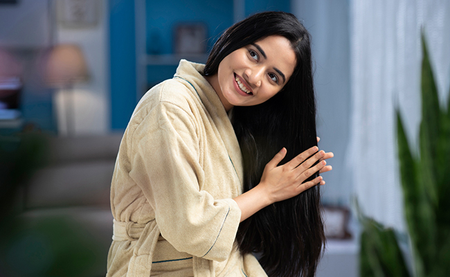 Hair Growth Tips: झड़ रहे हैं बाल और चौड़ी हो रही है मांग, Hair Thinning की समस्‍या दूर करने के लिए डाइट में शामिल करें ये 10 चीजें, बाल होंगे मजबूत...