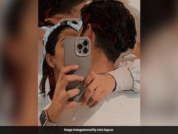 मीरा राजपूत ने शाहिद कपूर को किया Kiss, रोमांटिक फोटो देख फैंस के यूं आए रिएक्शन मीरा राजपूत ने शाहिद कपूर को किया Kiss, रोमांटिक फोटो देख फैंस के यूं आए रिएक्शन