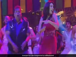 Mallika Sherawat Video: मल्लिका शेरावत ने रेड ड्रेस में 'जलेबी बाई' पर किया डांस, हुक स्टेप देख फैन्स बोले- बेहतरीन Mallika Sherawat Video: मल्लिका शेरावत ने रेड ड्रेस में 'जलेबी बाई' पर किया डांस, हुक स्टेप देख फैन्स बोले- बेहतरीन
