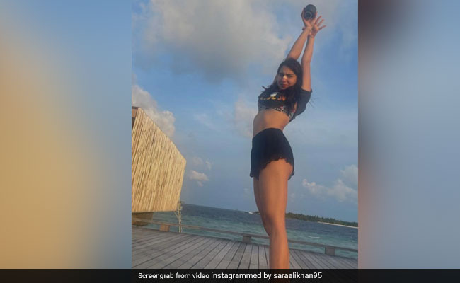 समंदर किनारे सुस्ती उतारती नजर आईं सारा अली खान, फैंस बोले- नींद पूरी नहीं हुई क्या?