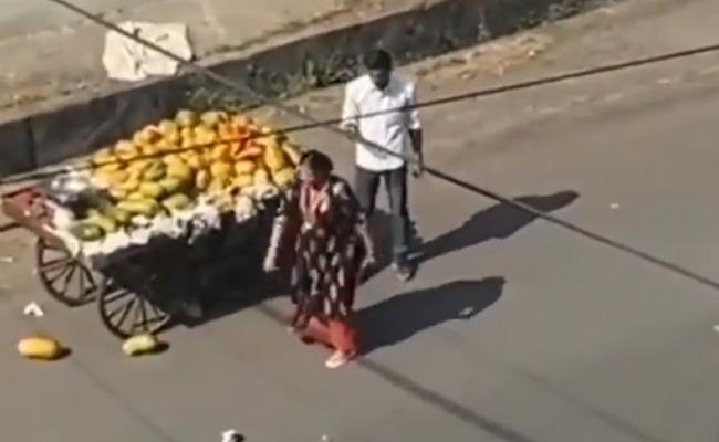 Video: Woman Seen Smacking Papayas After Fruit Vendor's Cart Hits Her Car