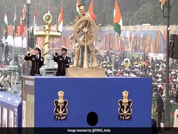 R-Day Parade: Navy Tableau Shows 1946 Uprising; Woman Officer Leads Contingent R-Day Parade: Navy Tableau Shows 1946 Uprising; Woman Officer Leads Contingent