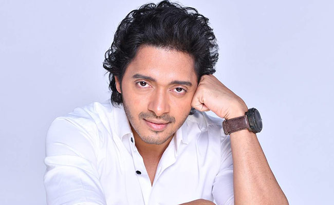 Bollywood News : श्रेयस तलपड़े को दिल का दौरा पड़ा, इस दिग्गज एक्टर के साथ  कर रहे थे बड़ी मूवी की शूटिंग | Bollywood News: Shreyas Talpade suffered a  heart attack, was
