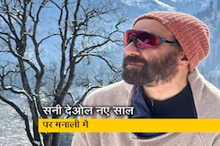 सनी देओल ने मनाली में मनाया नया साल, बर्फ में मस्ती करते आए नजर सनी देओल ने मनाली में मनाया नया साल, बर्फ में मस्ती करते आए नजर