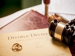 दुल्हन ने शादी में अपनी पसंद के गाने पर किया डांस, पति ने फौरन दे दिया तलाक दुल्हन ने शादी में अपनी पसंद के गाने पर किया डांस, पति ने फौरन दे दिया तलाक