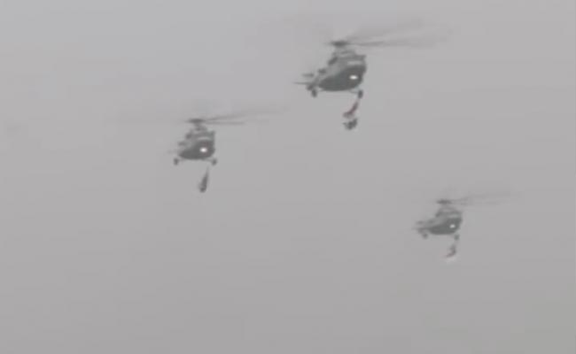 Republic Day: Choppers Fly Over Rajpath At Republic Day Full ...
