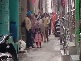 दिल्ली: अंगीठी जलाकर सो रहे थे परिवार के लोग, 4 बच्चों समेत 5 की मौत दिल्ली: अंगीठी जलाकर सो रहे थे परिवार के लोग, 4 बच्चों समेत 5 की मौत