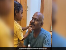 IPS अधिकारी के होंठ पर बेटी ने लगा दी लिपस्टिक, सोशल मीडिया पर छाया Video, लोग बोले- दिल को छू गया IPS अधिकारी के होंठ पर बेटी ने लगा दी लिपस्टिक, सोशल मीडिया पर छाया Video, लोग बोले- दिल को छू गया