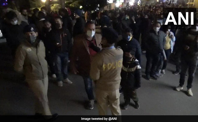 Ridge, Mall Road In Shimla Vacated Of Tourists Over Bomb Threat