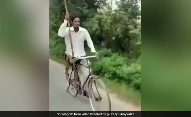 एक पैर से साइकिल चलाकर करोड़ों लोगों को प्रेरित कर रहा है ये शख्स, वीडियो हुआ वायरल