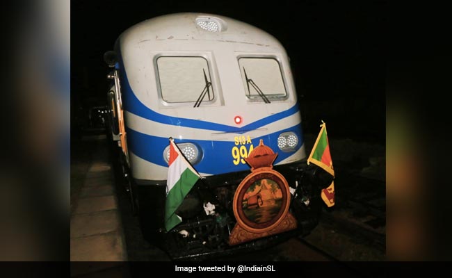 भारत से प्राप्त कोच की सहायता से श्रीलंका में ट्रेन सेवा की शुरुआत की गई