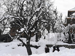Kashmir Reels Under Severe Cold Wave, Srinagar Shivers At Minus 3.4 Kashmir Reels Under Severe Cold Wave, Srinagar Shivers At Minus 3.4