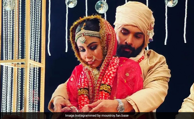 Inside Mouni Roy And Suraj Nambiar's Bengali Wedding