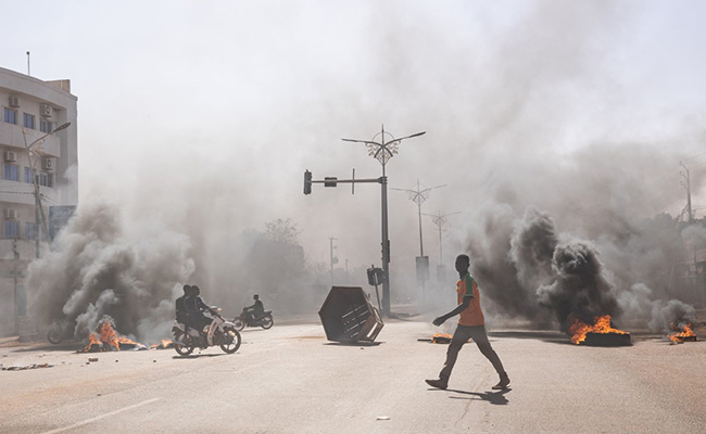 Shots Near Burkina Faso President's Home Amid Mutiny Against Government