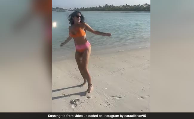 Just One Whole Minute Of Sara Ali Khan Being <i>Atrangi</i> In Maldives