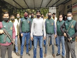 पुलिस के हत्थे चढ़ा गैंगस्टर राकेश ताजपुरिया, रोहिणी कोर्ट शूटआउट के दौरान शूटरों को दिए थे हथियार पुलिस के हत्थे चढ़ा गैंगस्टर राकेश ताजपुरिया, रोहिणी कोर्ट शूटआउट के दौरान शूटरों को दिए थे हथियार