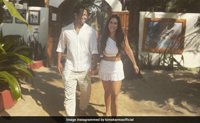 Kim Sharma And Leander Paes, Twinning In White, "Walked Into 2022" Like This