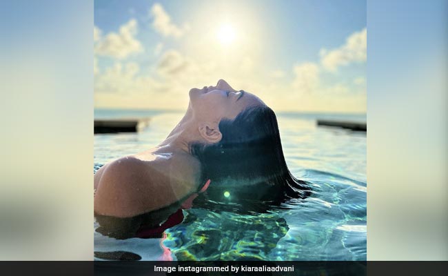 Into The Blue: Kiara Advani's Postcard-Worthy Pic From Vacation
