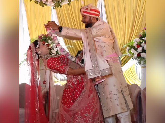 Must Watch: Bride's Flexible Move During Varmala