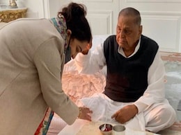 BJP में शामिल होने के बाद 'नेताजी से आशीर्वाद' लेने पहुंचीं अपर्णा यादव, पोस्ट की तस्वीर BJP में शामिल होने के बाद 'नेताजी से आशीर्वाद' लेने पहुंचीं अपर्णा यादव, पोस्ट की तस्वीर