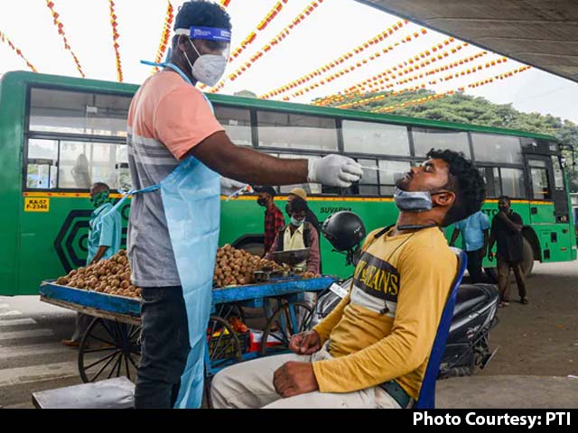 Coronavirus India Updates: देश में पिछले 24 घंटे में कोरोना के 25,920 नए मामले आए सामने, रिकवरी रेट बढ़कर 98.12 फीसदी 