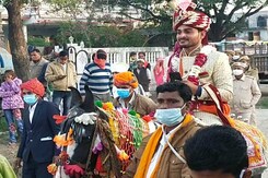 राजस्थान में दलित दूल्हा सुरक्षा के बीच चढ़ा घोड़ी राजस्थान में दलित दूल्हा सुरक्षा के बीच चढ़ा घोड़ी