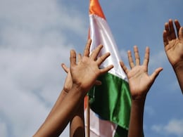 Republic Day 2022: जब घर पर ही मना रहे हों गणतंत्र दिवस तो बच्चों के साथ करें ये तीन एक्टिविटीज, उन्हें भी आएगा खूब मजा Republic Day 2022: जब घर पर ही मना रहे हों गणतंत्र दिवस तो बच्चों के साथ करें ये तीन एक्टिविटीज, उन्हें भी आएगा खूब मजा