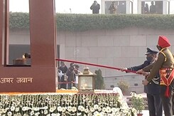 Flame At India Gate For Soldiers Extinguished, Merged With War Memorial Flame At India Gate For Soldiers Extinguished, Merged With War Memorial